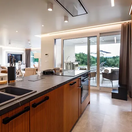 Luxury Sonia With Wellness & Gym - Happy Villa