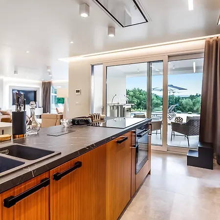 Luxury Sonia With Wellness & Gym Villa *
